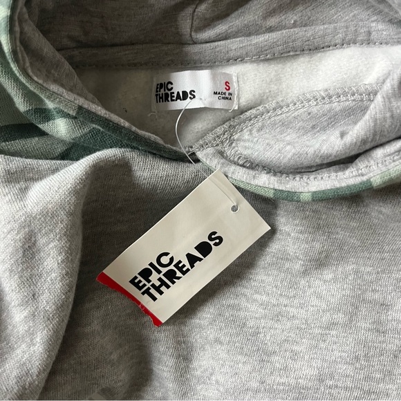 NWT Epic Threads fr Macy’s Camouflage and Gray Hooded Sweatshirt Small 56-74 lbs - Picture 3 of 7